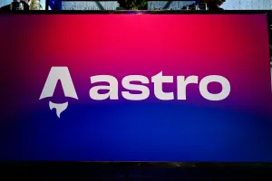 Barra vibrante azul y roja con el logo de Astro en blanco.