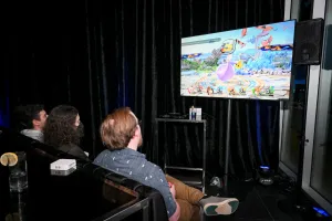 Invitados jugando a Super Smash Bros.