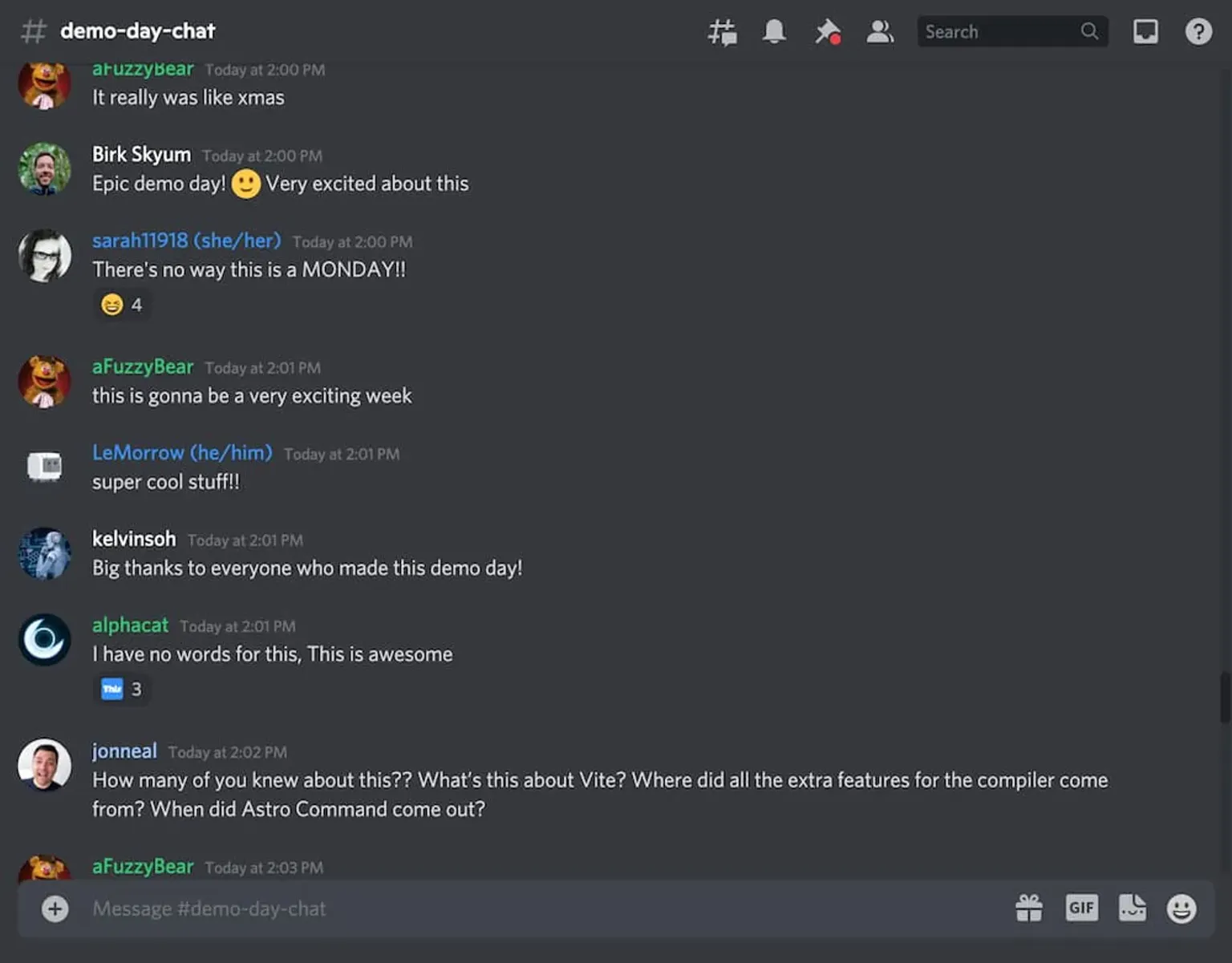 Mensajes del chat room del Demo Day en Discord